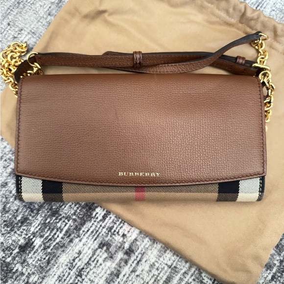 Burberry Henley Wallet On Chain - Picture 1 of 9